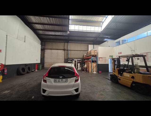 306M² WAREHOUSE TO LET IN JET PARK